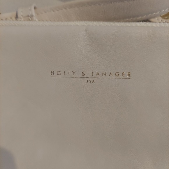 Holly and Tanager Womens Creme 100%‎ Genuine Leather Companion Max Crossbody Bag - Picture 3 of 16